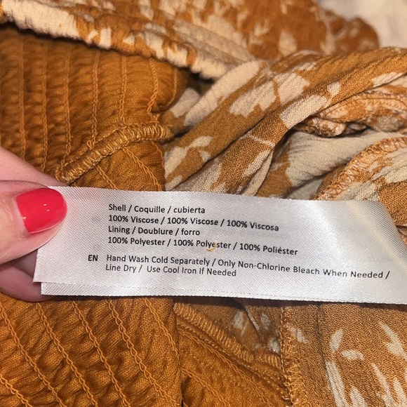 Band of Gypsies size 1X jumper mustard yellow with cream florals 100% Viscose - Picture 9 of 9